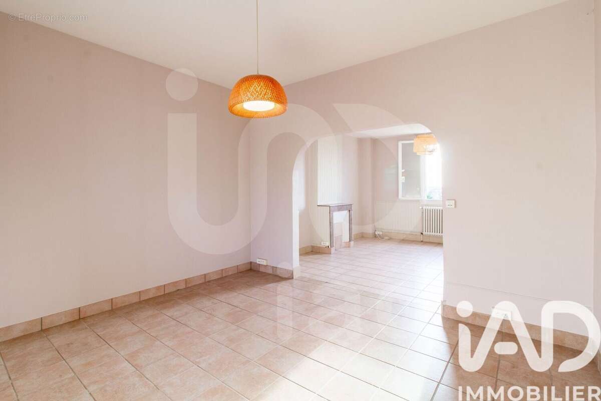 Photo 2 - Maison à MARGNY-LES-COMPIEGNE