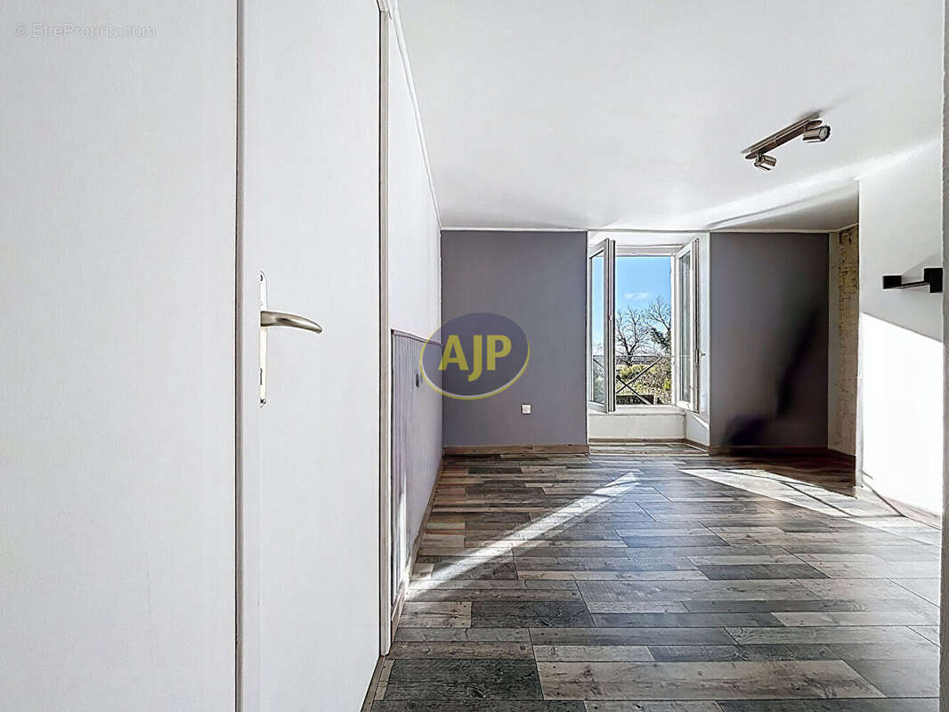 Maison à TONNAY-CHARENTE