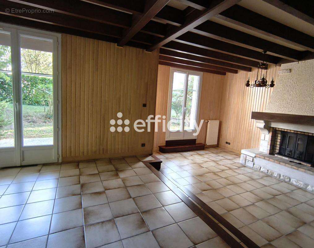 Maison à SAINT-GEORGES-DE-REX