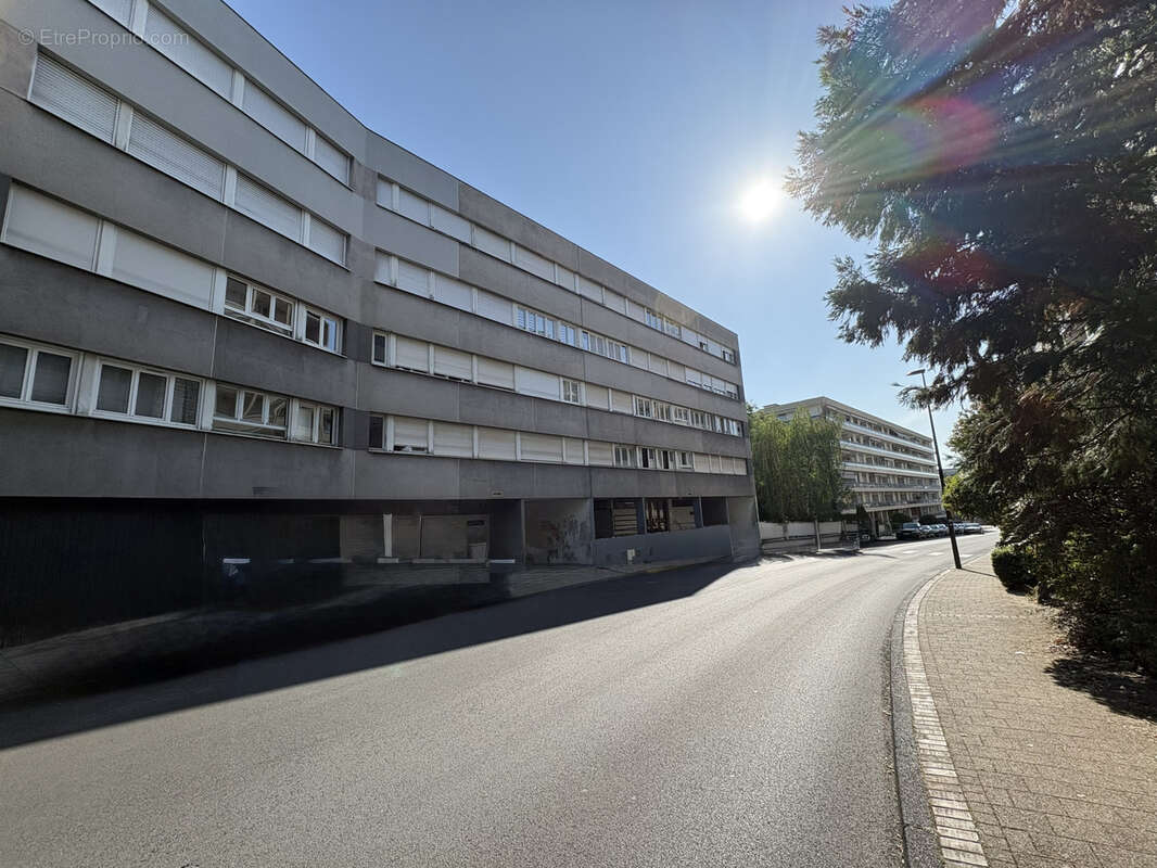 Appartement t2 / ascenseur / cave / parking privatif couvert / chamalières / centre-ville / mairie - photo 2