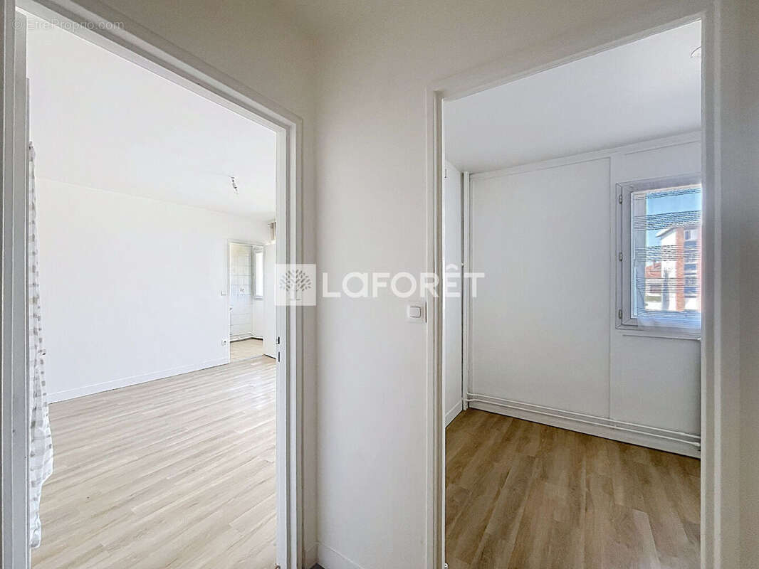 Appartement Vitry-sur-Seine 1 pièce 31.68m2 - photo 2
