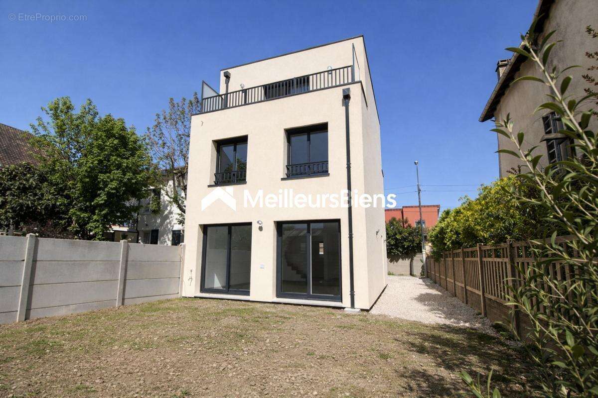 Maison à SAINT-MAUR-DES-FOSSES