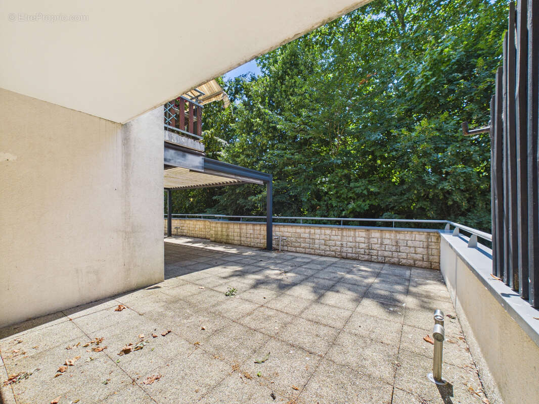 Chambéry   t4 en excellent état avec 70 m2 de terrasse, garage, cave et cadre verdoyant - photo 19