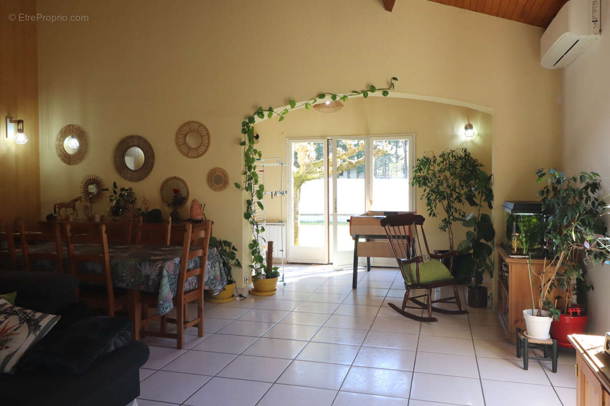 Maison à VILLENAVE-D'ORNON