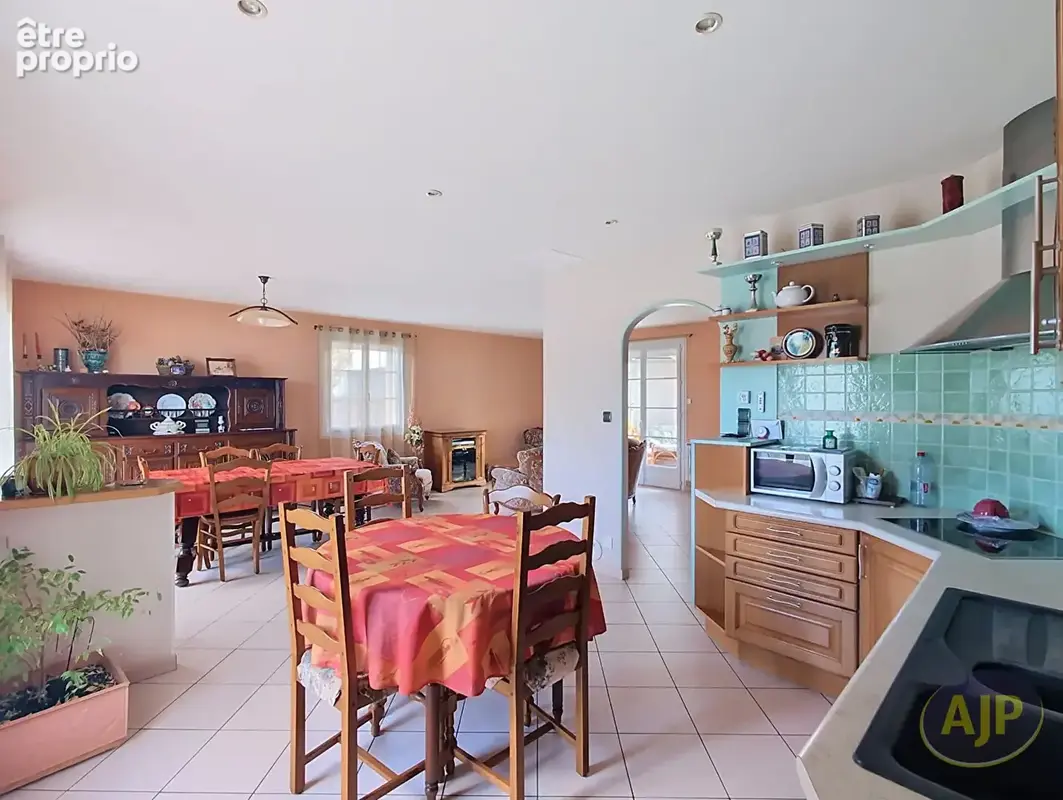 Maison de plain-pied sur une parcelle de + 1000 m² - photo 4