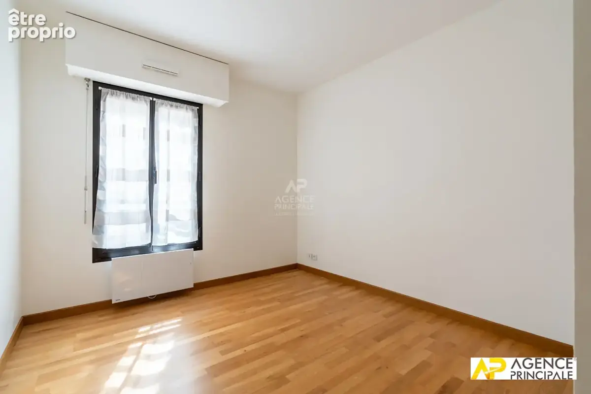 Appartement  4 pièce(s) - Ascenseur - terrasse - grand séjour - 78m² - photo 9