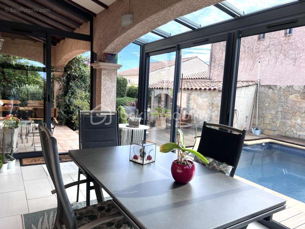 Au calme sans vis à vis, villa F5 4 chambres de 127m2 sur 440 m2 de terrain Piscine Garage - photo 9