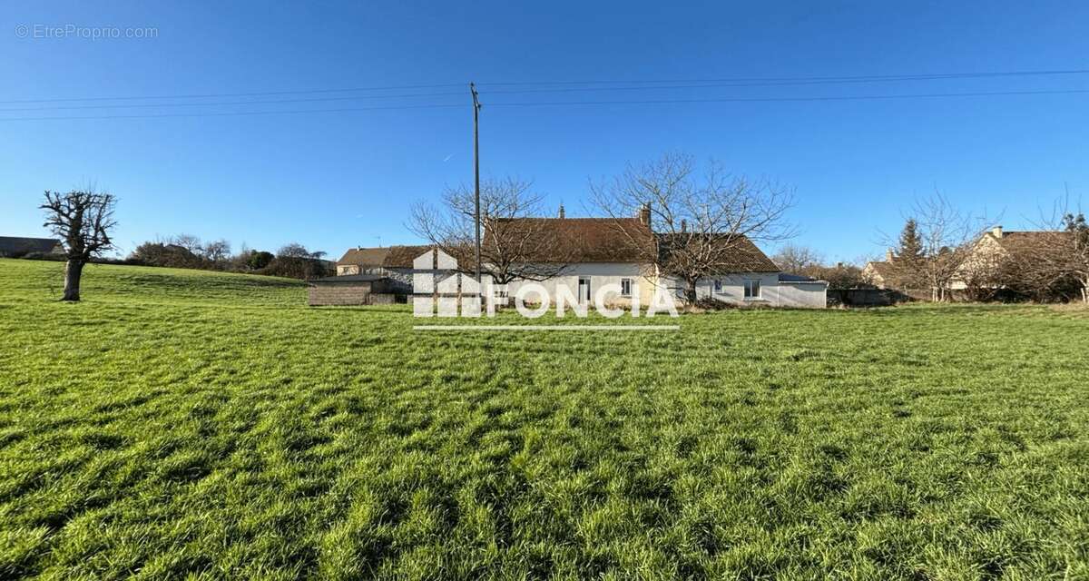 Maison à SAINT-AUBIN-DE-LOCQUENAY