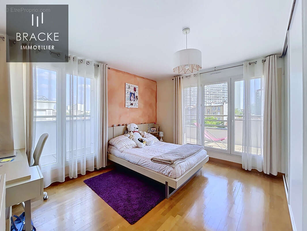 Appartement à COURBEVOIE