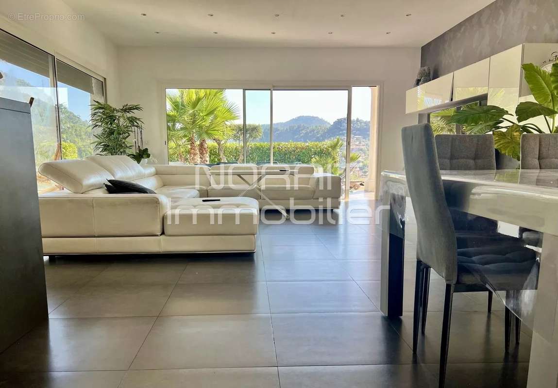 Maison à TOURRETTE-LEVENS