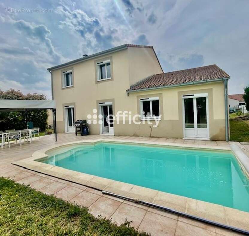 Maison à SAINT-MAURICE-L'EXIL