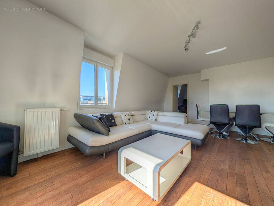Appartement à LA GARENNE-COLOMBES
