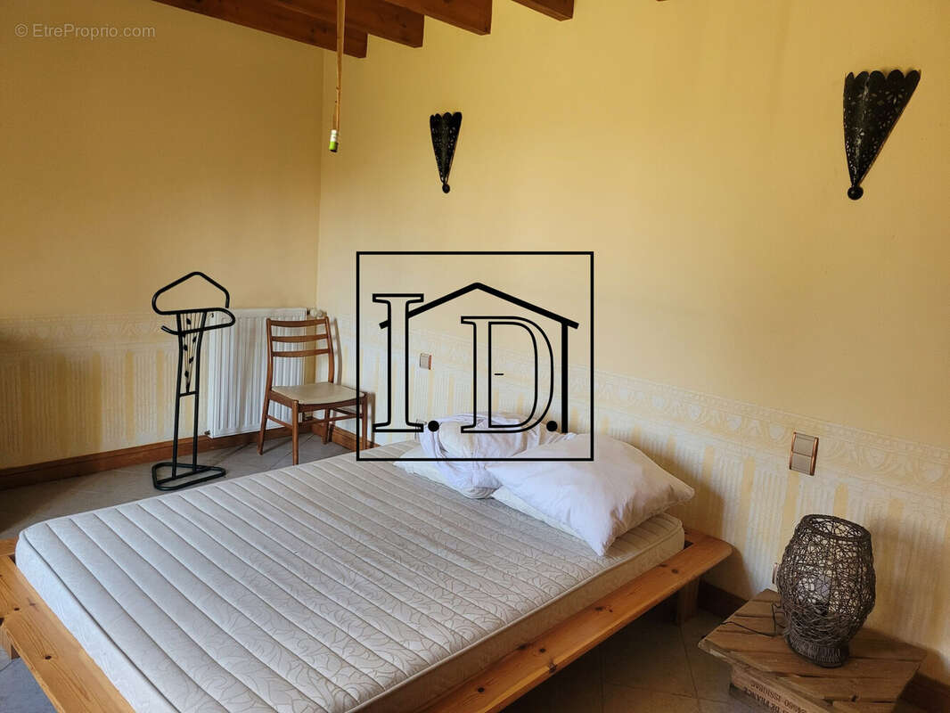 chambre 1 - Maison à SAINT-CERNIN-DE-LABARDE