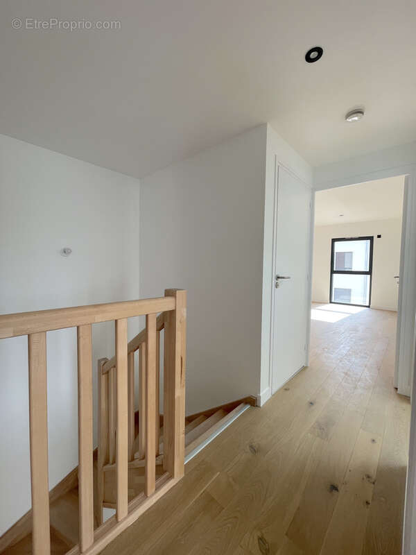 Appartement à LA TOUR-DE-SALVAGNY