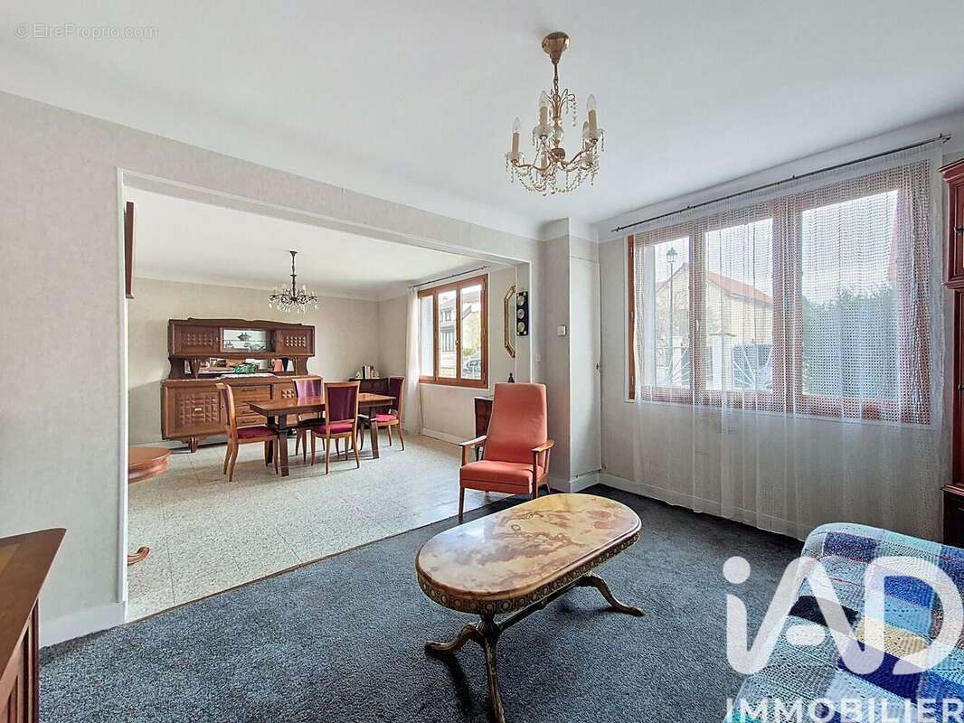 Photo 4 - Maison à LE MESNIL-SAINT-DENIS