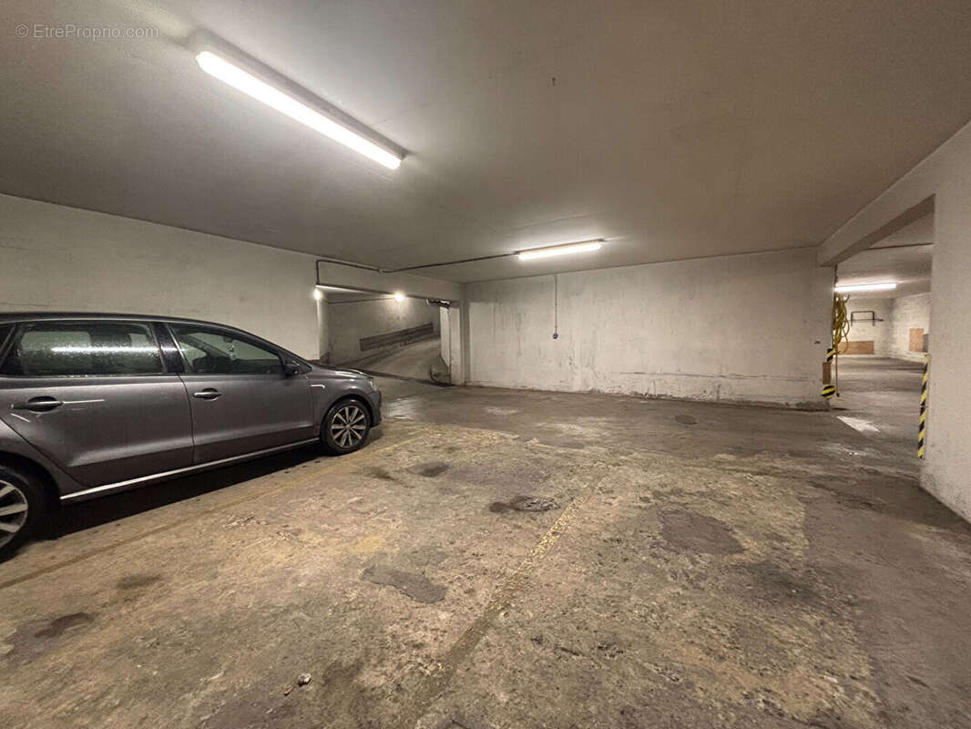 Parking à PARIS-14E