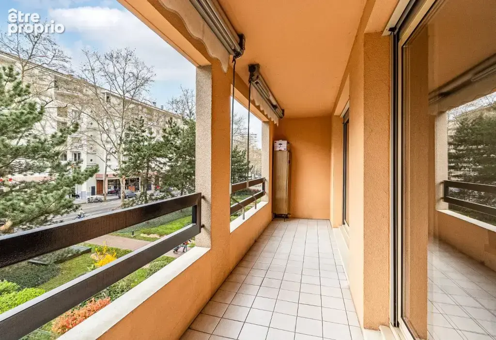 Spacieux T4 de 96 m2 avec balcon, 2 caves et grage double en supplément – Proche métro garibaldi, Lyon - photo 5
