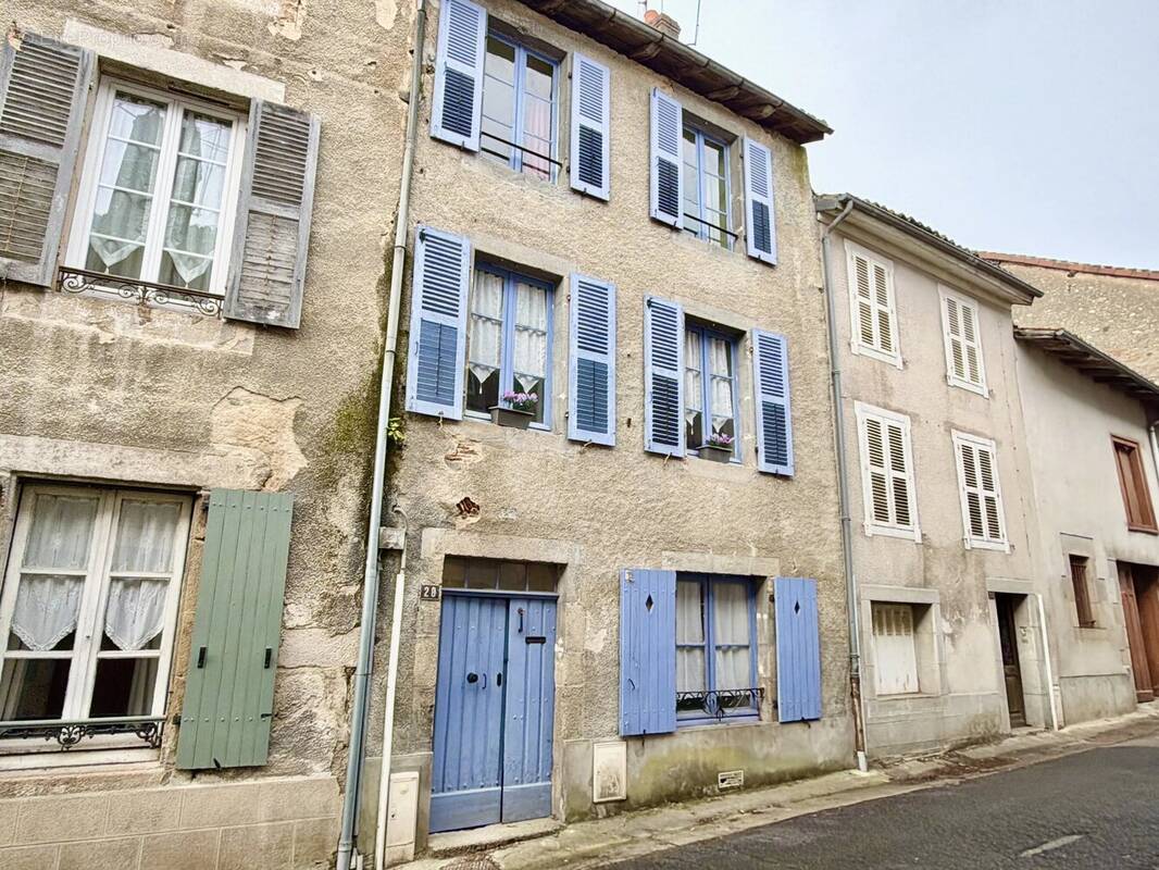 Grande maison de ville rénovée, dont l'âme authentique a été préservée. - photo 1