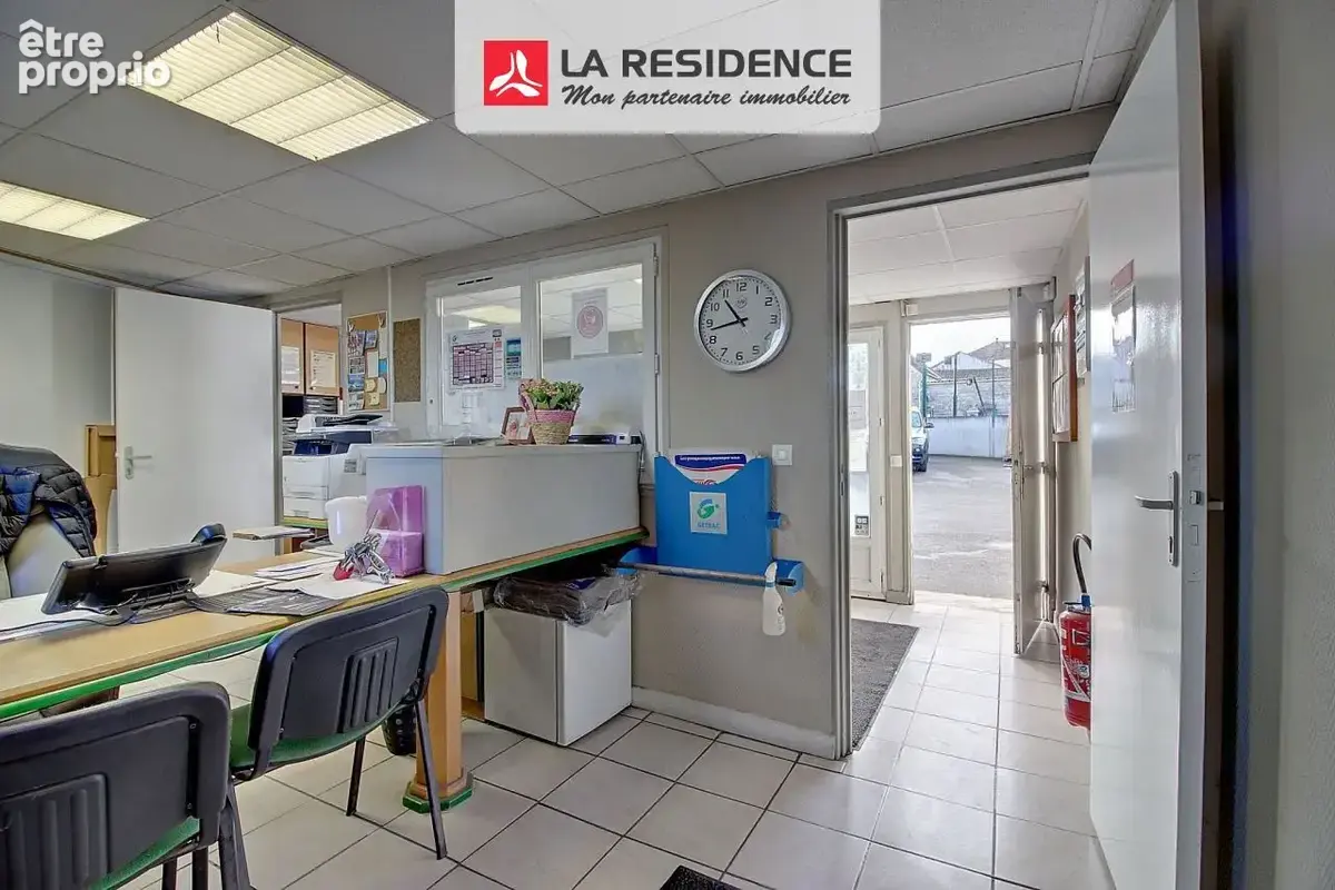 Commerce 300 m² à Chambourcy  - photo 3