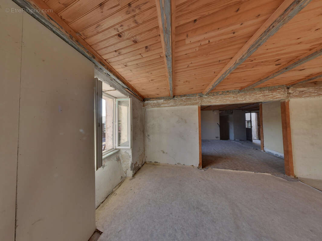 Maison à SAINT-FORTUNAT-SUR-EYRIEUX