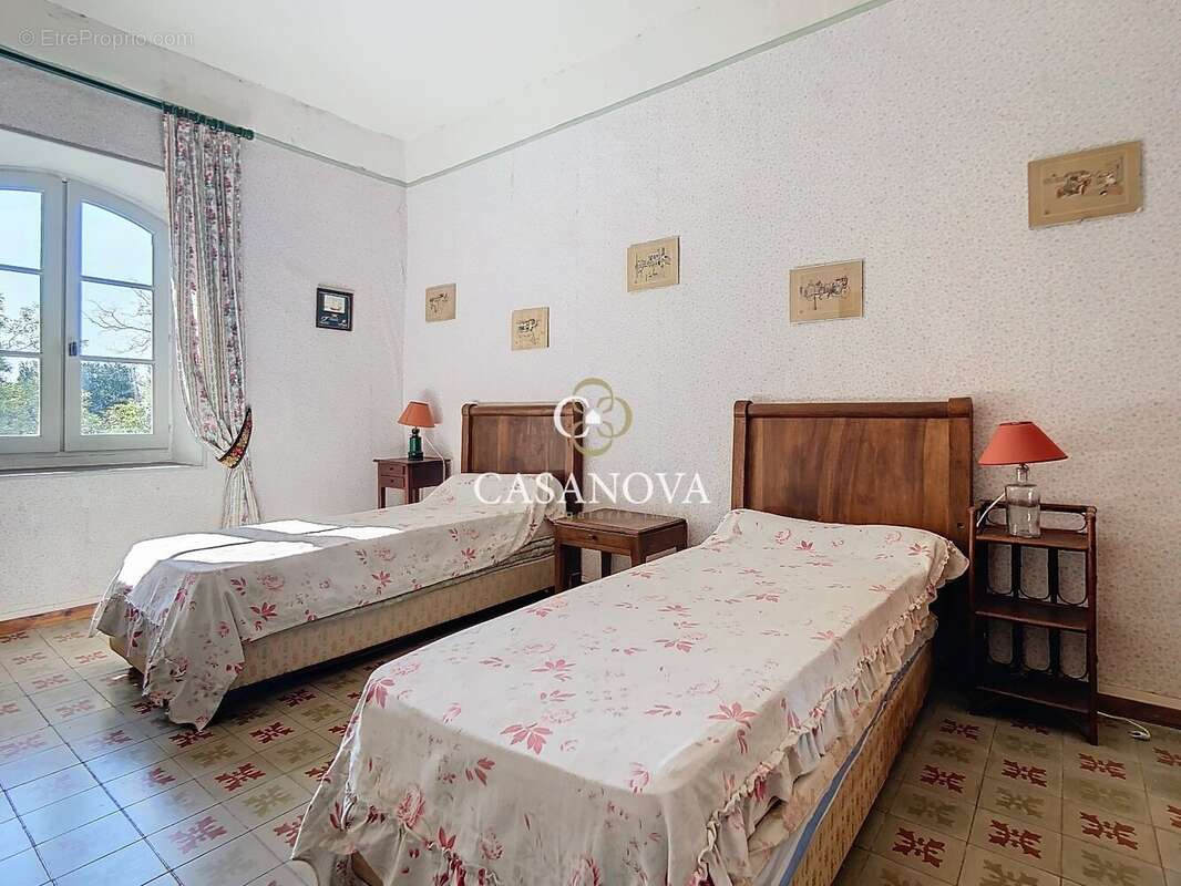 Entre MONTPELLIER & BEZIERS: Le charme de l'ancien et l'histoire d'une Maison de Maître datant de 1779. Habitation de 450 m² sur - photo 23