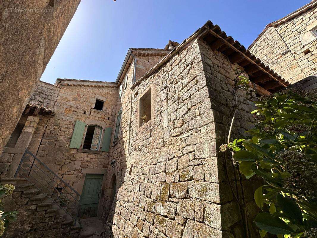 Maison en pierre avec terrasse - photo 2