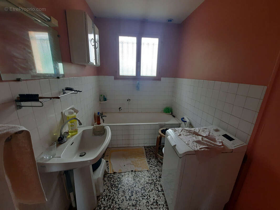 Maison à SAINT-TRIVIER-DE-COURTES