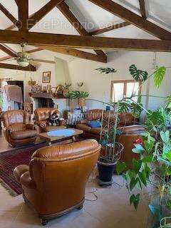 Maison à VILLECOMTAL-SUR-ARROS