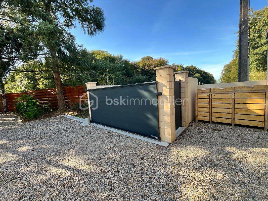 Maison à SAINT-CHRISTOPHE-LA-COUPERIE