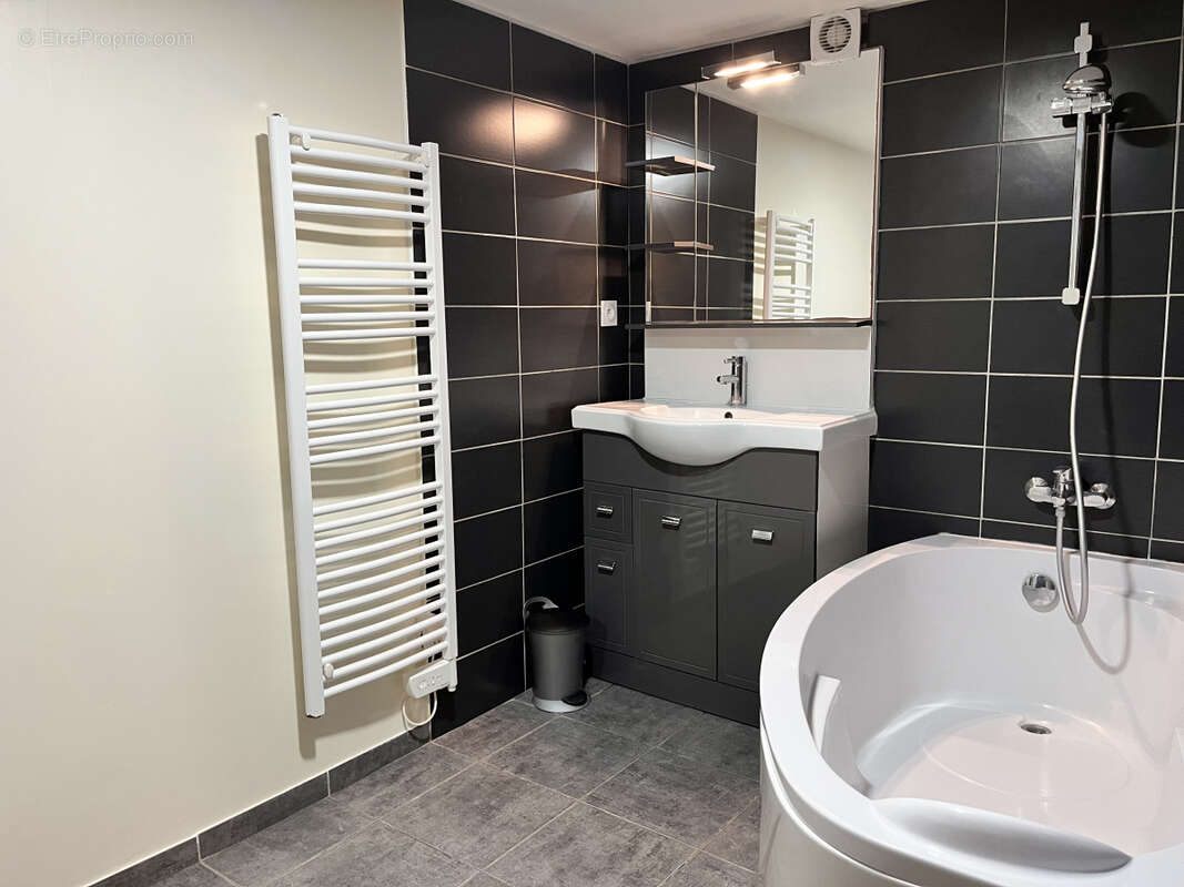 Maison à GREZIEU-LA-VARENNE