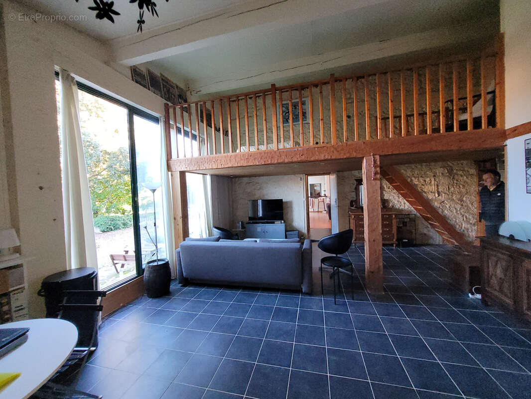 Maison à OUVEILLAN