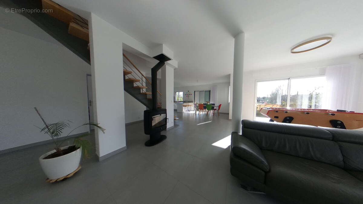 Maison à CRESPIERES