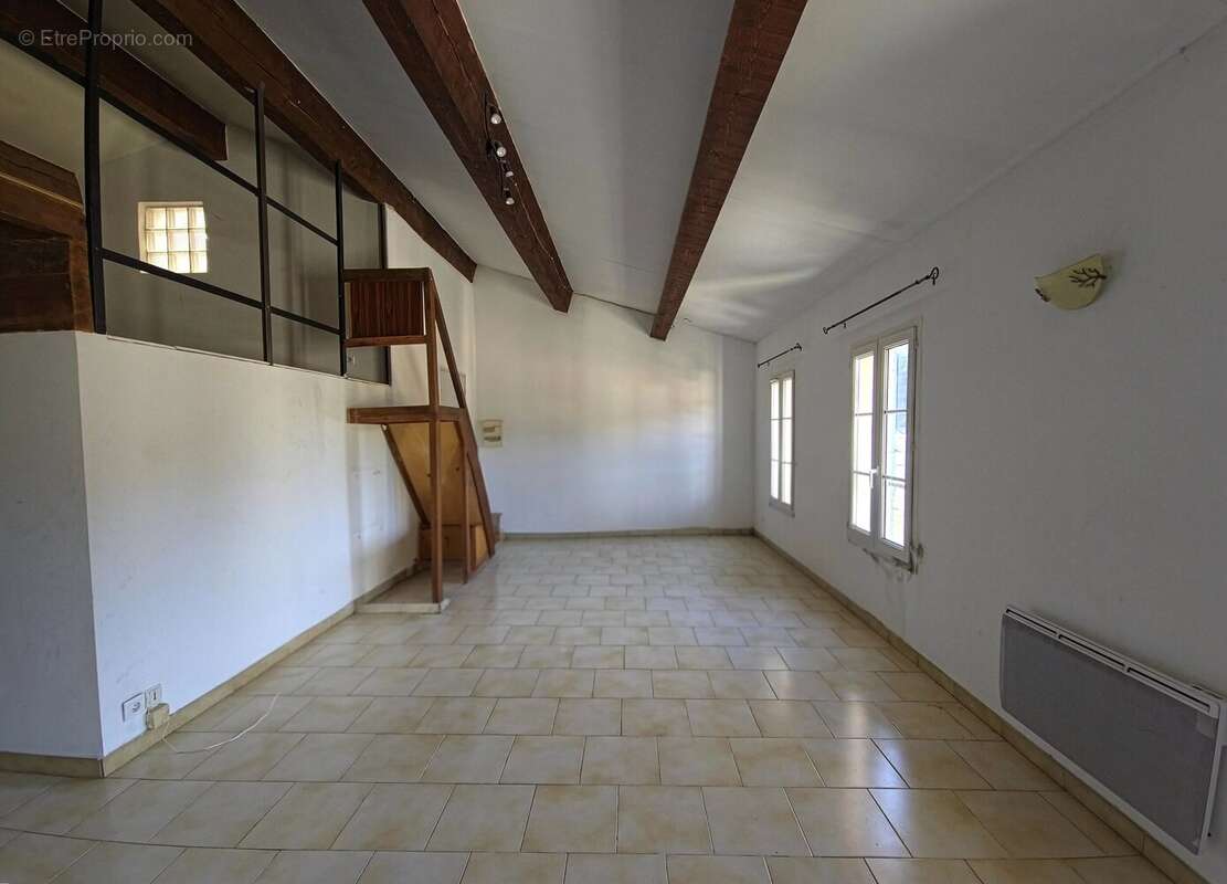 Appartement à MEYRARGUES