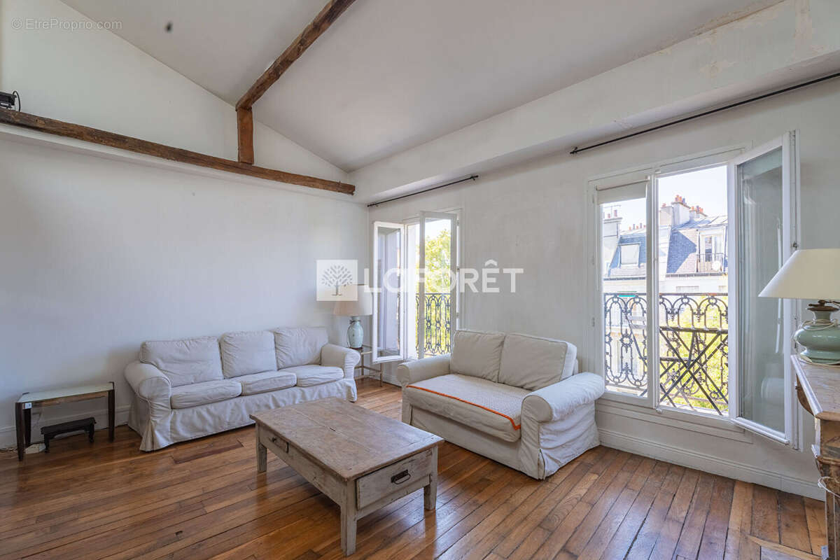 Appartement à PARIS-17E