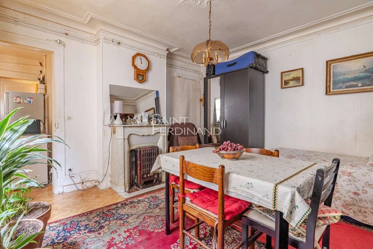 Appartement à PARIS-17E