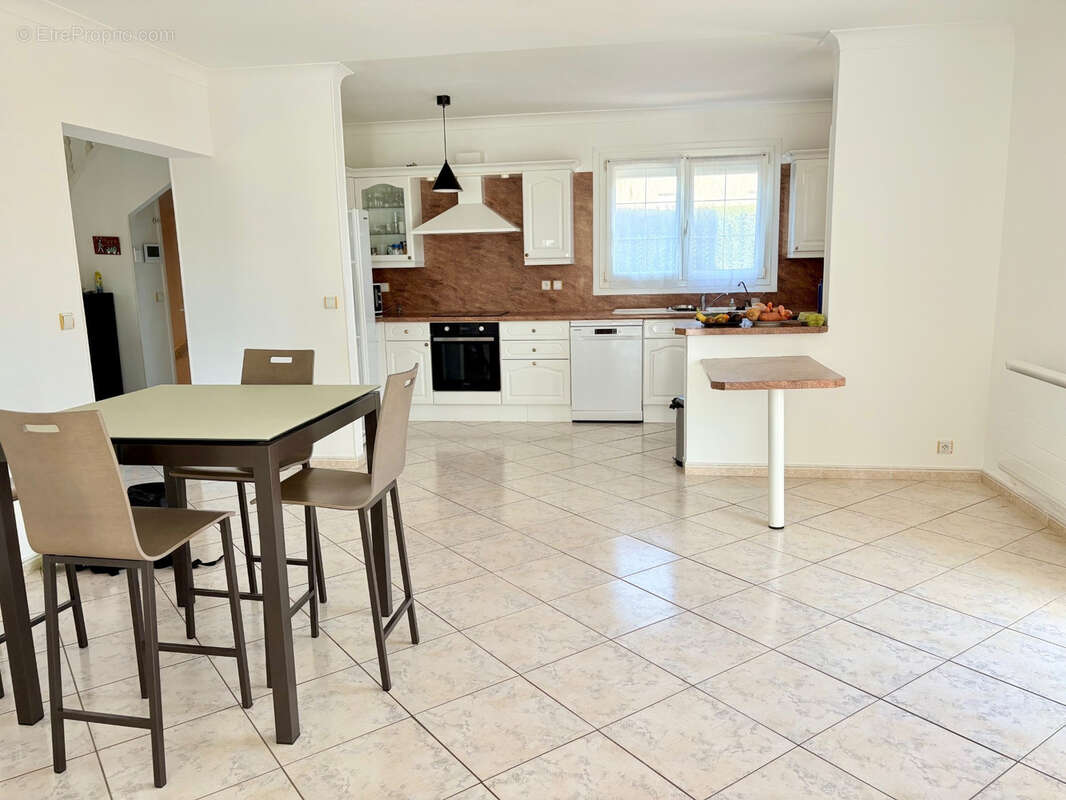Superbe et Spacieuse villa familiale 210m2 4 chambres + 1 bureau avec vaste séjour lumineux et sous-sol aménageable - photo 3