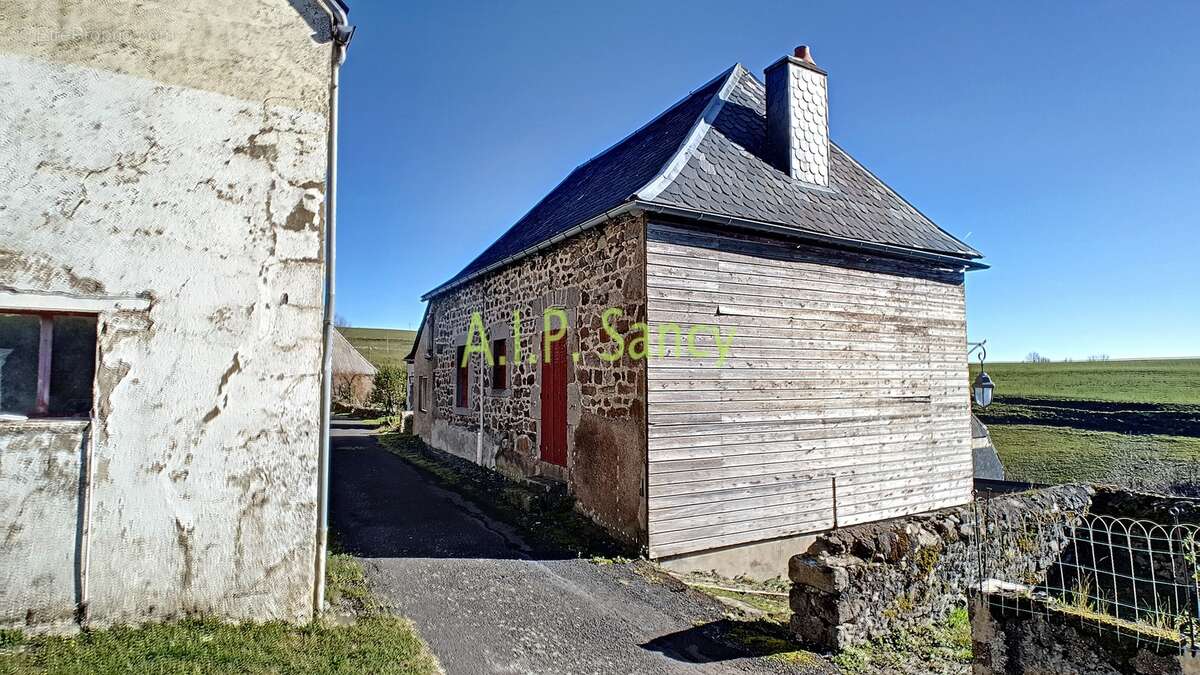 Maison à CHAMBON-SUR-LAC