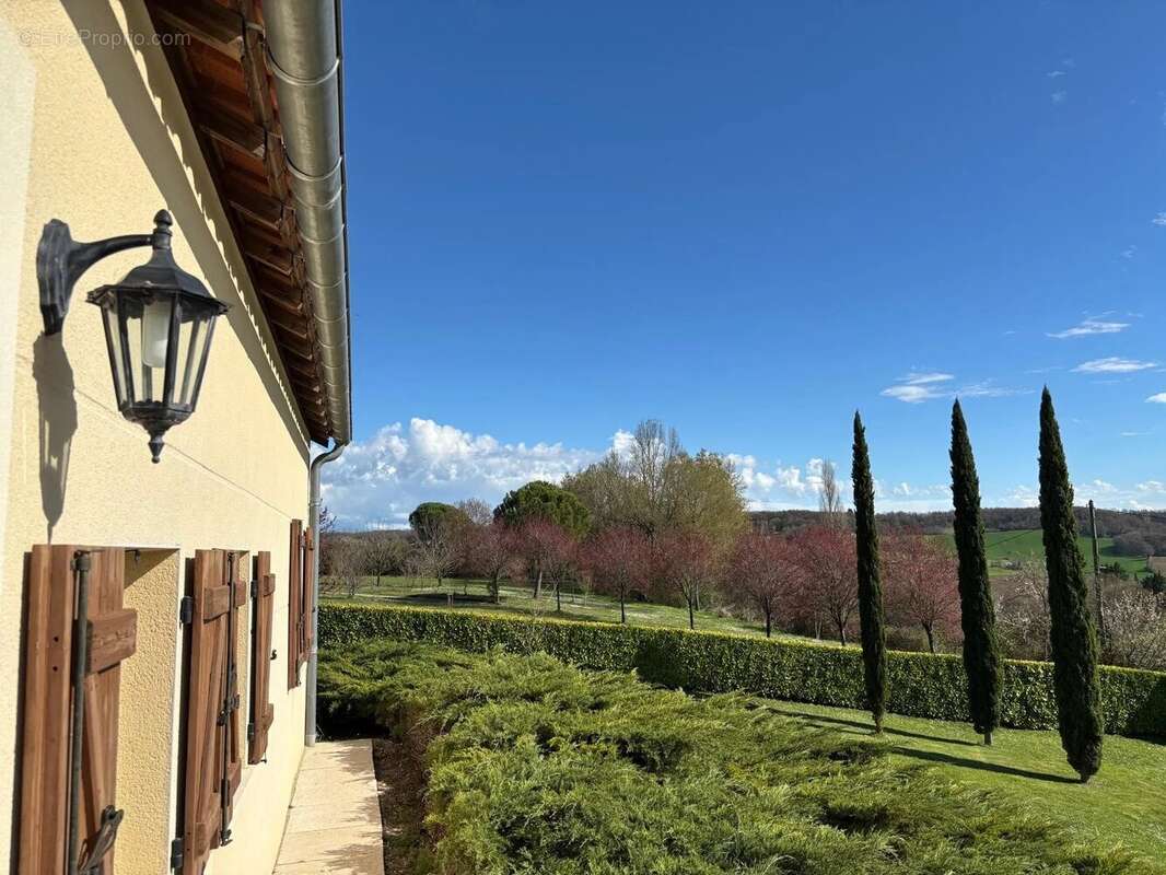 Maison à CASTELNAU-MONTRATIER