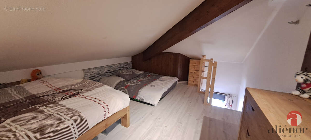 Appartement à MORILLON