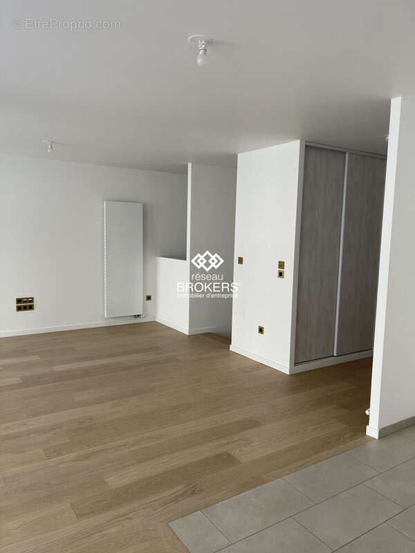 Commerce à PARIS-18E