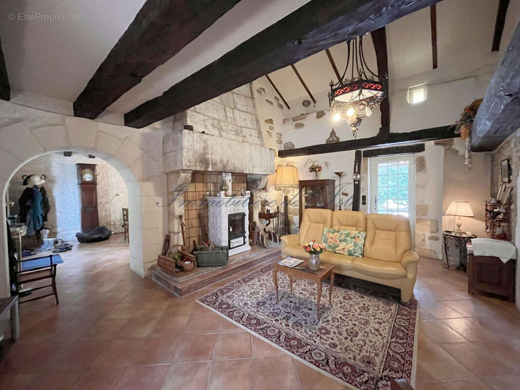Maison à PAUSSAC-ET-SAINT-VIVIEN