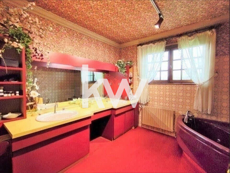 Maison 257 m² à Montrond-Les-Bains  - photo 7