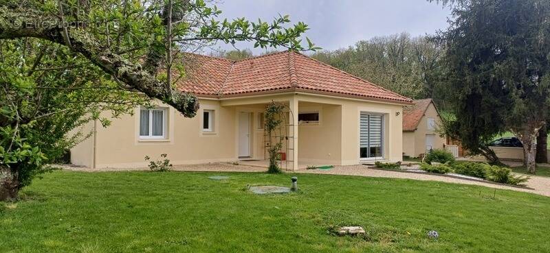 Maison à AZERAT