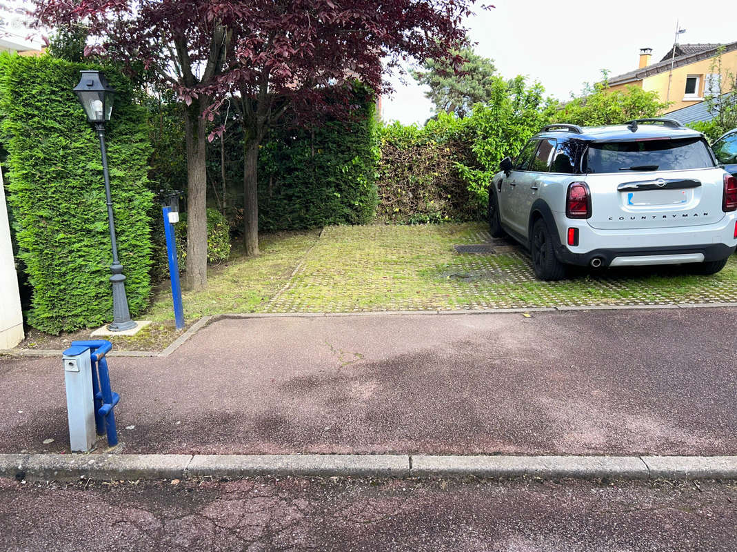 Parking à LE PLESSIS-ROBINSON