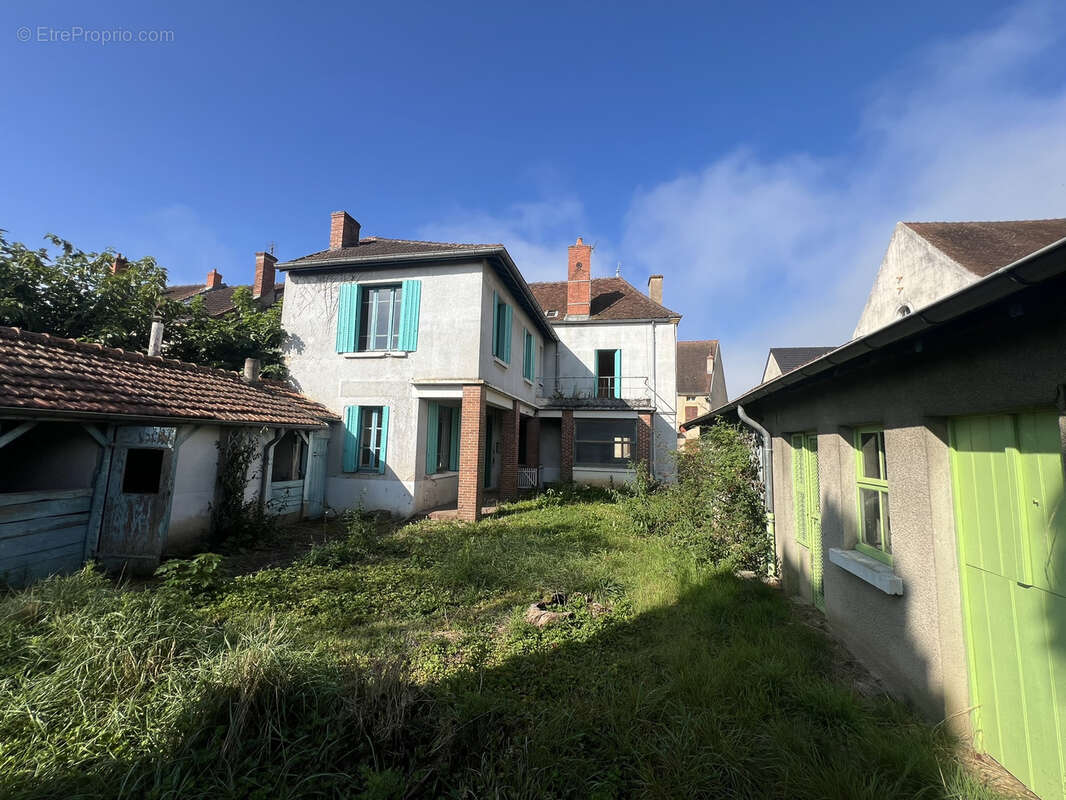 Maison à GENELARD