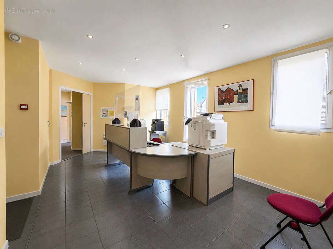 HYPER CENTRE, Local professionnel de 190 m² avec ascenseur, divisible et transformable en habitation - photo 8
