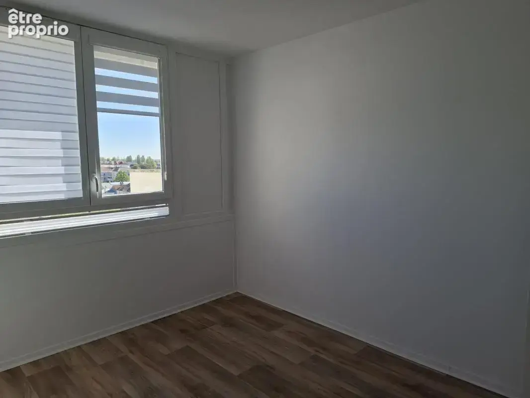 Trappes centre – appartement t5 rénové avec balcon – proche gare - photo 8