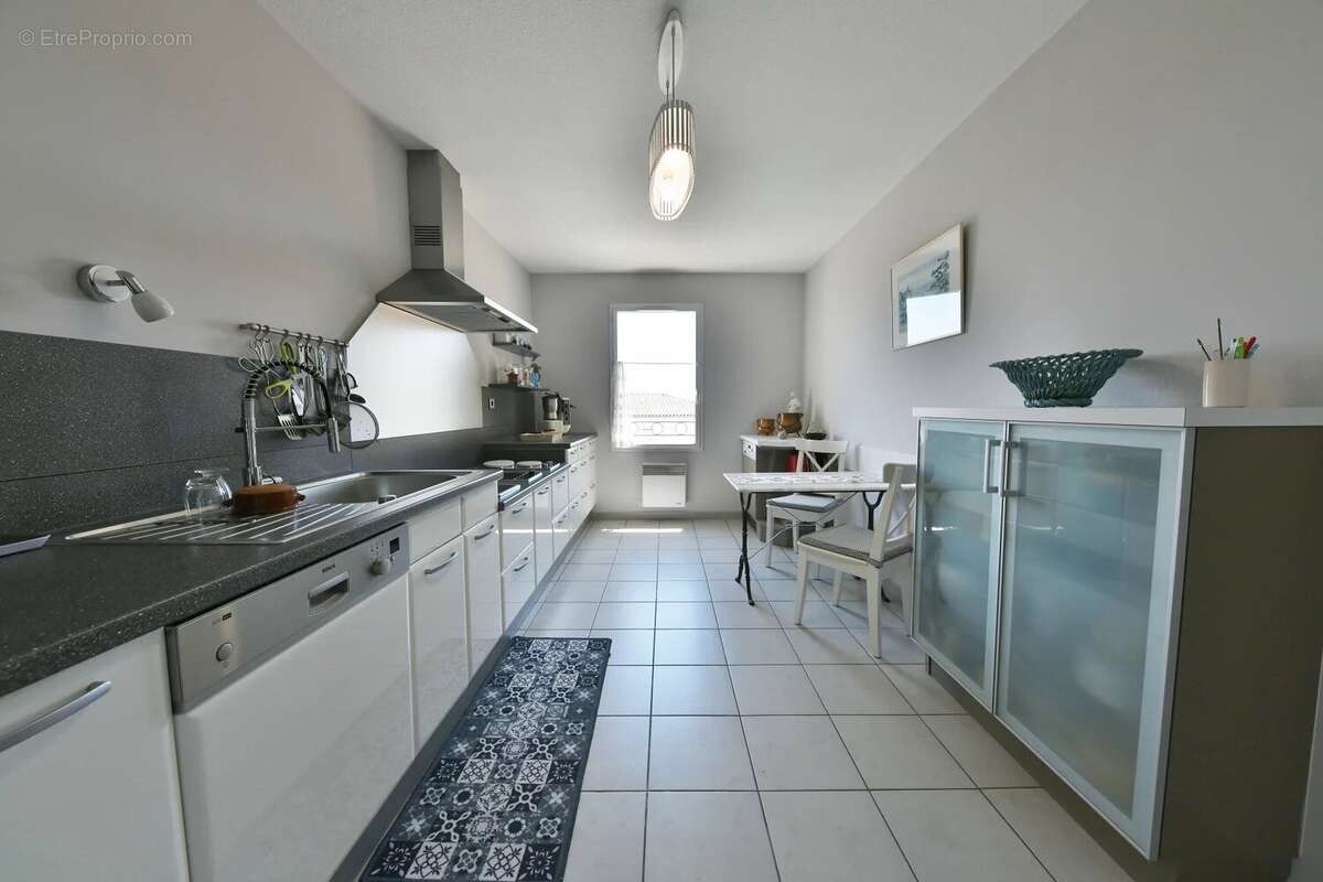 Appartement Uzès, centre-ville à pied, garage - photo 7