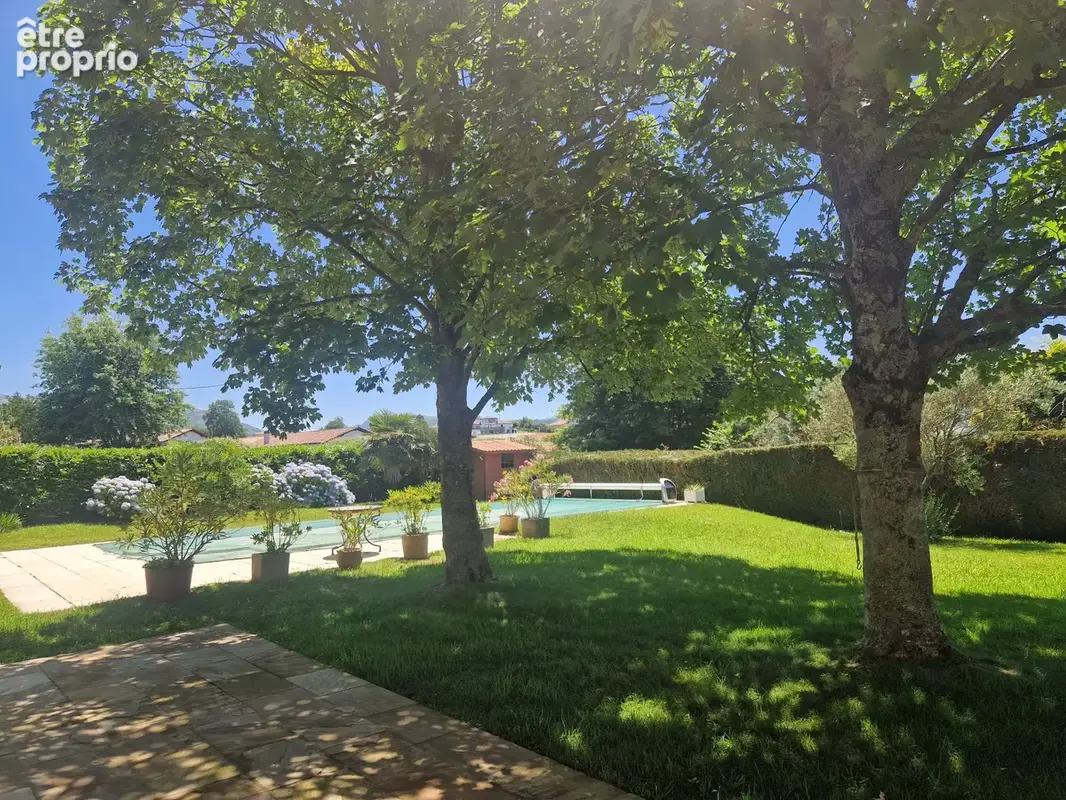 Magnifique maison avec piscine et jardin arboré - URRUGNE - photo 45