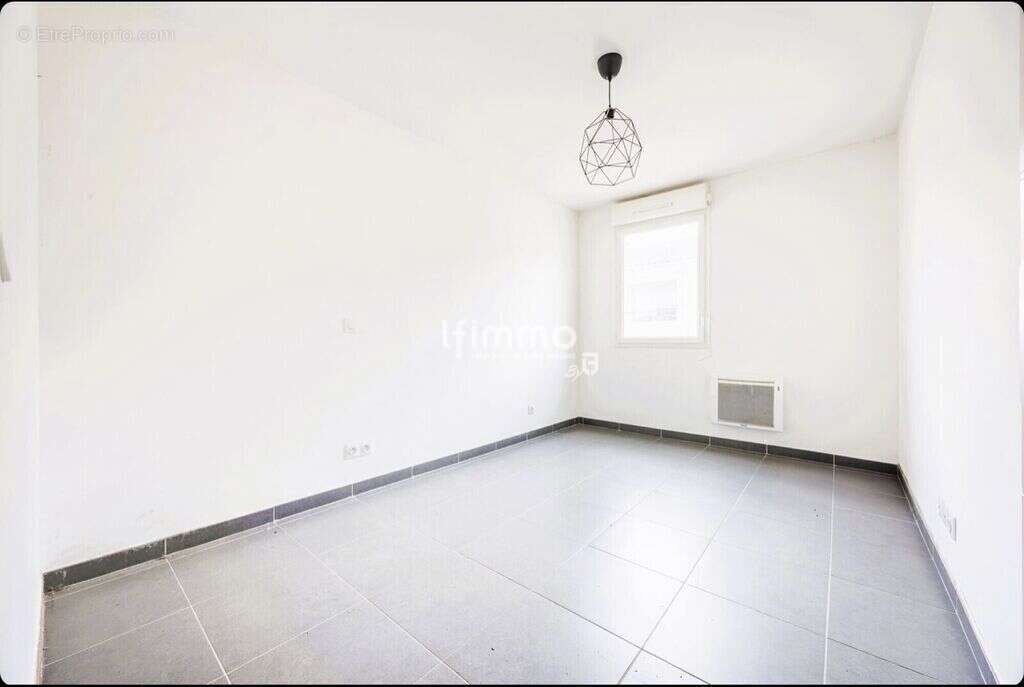Appartement à MARSEILLE-4E